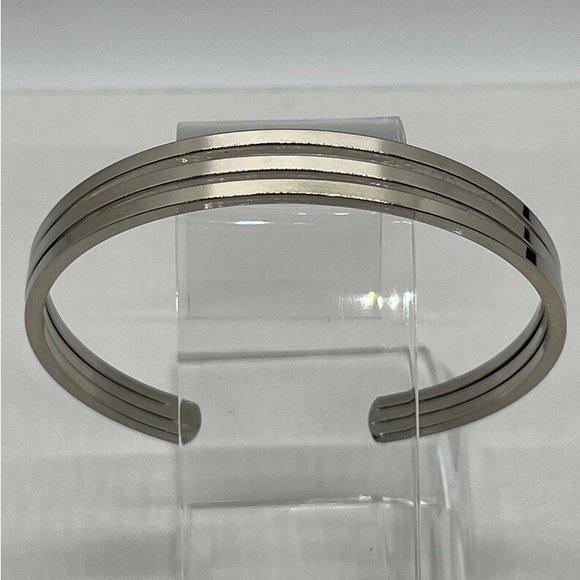 A Smart Unbranded Triple Banded 10K GP White Gold Cuff Bracelet - Picture 2 of 9